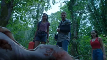 Camiseta morada de marca Lucky llevada por Maddie Bishop (Fola Evans-Akingbola) vista en Siren (S02E01)