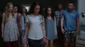 T-shirt Palm Tree de la marque Lucky porté par Katrina (Aylya Marzolf) tel que vu dans Siren (S02E01)