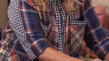 Chemise à carreaux portée par Gabby (Melissa Peterman) dans Happy’s Place