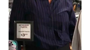 Chemise bleue à rayures fines portée par Sharon Collins (Sharon Case) dans Les Jeunes et les Agités (S52)