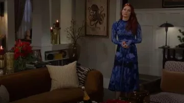 Vestido midi Desigual Butterfly llevado por Sally Spectra (Courtney Hope) visto en The Young and the Restless el 12 de febrero de 2026