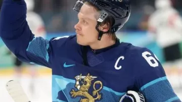 Mikael Granlund Jeux olympiques d’hiver 2026 Maillot de hockey sur glace Mikael Granlund sur la victoire 4-1 de la Finlande contre la Suède