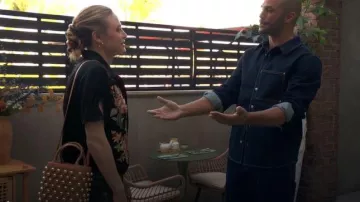 Mini Tote con tachones Simkhai Dion llevada por Claire Grace (Hayley Erin) como se ve en The Young and the Restless el 18 de febrero de 2026