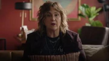 Blazer à revers cranté Smythe porté par Julie (Jennifer Whalen) tel que vu dans Small Achievable Goals (S02E06)