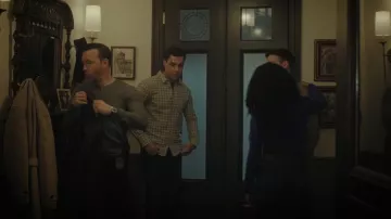 Chemise à carreaux en coton Vince Great Falls portée par Évidemment. Jonah Silver (Marcus Scribner) vu dans Boston Blue (S01E10)