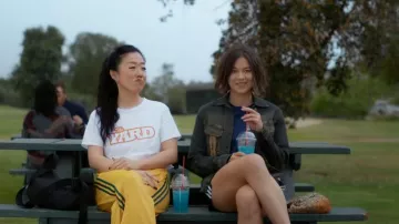 Chaqueta vaquera Plein Sud Corset Hook And Eye Stone Wash usada por Alice (Lukita Maxwell) vista en Shrinking (S03E06)