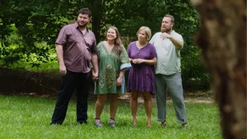 Robe en mélange de lin brodée à fleurs Joiemont portée par Katie, telle que vue dans Home Town (S10E08)