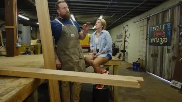 Sneaker Adidas Run 70s 2.0 portée par Erin Napier telle que vue dans Home Town (S10E08)