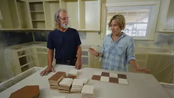 Chemise Rails Hunter à boutons en cascade portée par Erin Napier telle que vue dans Home Town (S10E08)