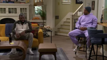 Pantalones deportivos Reiss Premier Stretch Jersey a medida usados por Malcolm Butler (Sheaun McKinney) como se ve en The Neighborhood (S08E10)