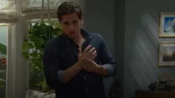 Camisa Zara Regular Fit con cuello abotonado llevada por Will Spencer (Crew Morrow) vista en The Bold and the Beautiful el 20 de febrero de 2026