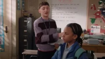 Pull à col rond Scotch & Soda porté par Jacob Hill (Chris Perfetti) tel que vu dans Abbott Elementary (S05E14)