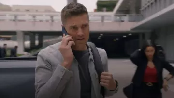 Reiss Slim Fit Belle Suede Zipper Shacket usado por Tim Bradford (Eric Winter) como se ve en The Rookie (S08E08)
