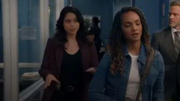 Reiss Gabi Blazer de traje de un solo botonadura a medida llevado por Angela Lopez (Alyssa Diaz) visto en The Rookie (S08E08)
