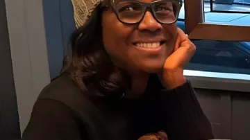 Pull Polo Bear de Noël de Deborah Roberts pour les Fêtes d’aujourd’hui 2026 tel que vu dans Aujourd’hui