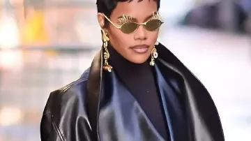 Teyana Taylor NYC 2026 Black Moon Bomber Jacket en brandy, Queen Latifah, MC Lyte, Yo-Yo et plus encore offrent les meilleures performances ! | Hip Hop Awards '24