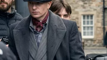 Barry Keoghan Peaky Blinders, El Hombre Inmortal, Abrigo Gris