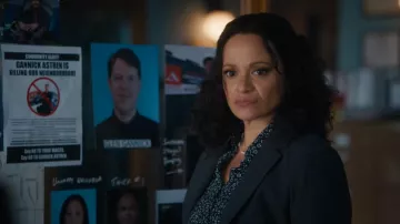 Chemisier Club Monaco Floral Helek porté par Selena Soto (Judy Reyes) vu dans High Potential (S02E13)