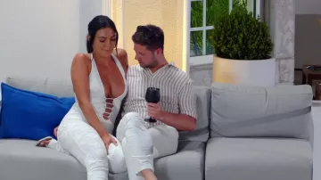 Combinaison Sawyer Exclue Blanche portée par Abbie Holborn telle que vue dans Geordie Shore (S26E08)