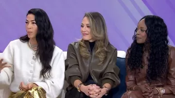 Pantalones cortos largos de cuero sintético Zara usados por Alison Koplar Wyatt vistos en Today el 3 de marzo de 2026