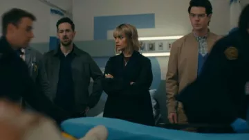 Blazer en coton AllSaints Lorna porté par le Dr Ingrid Derian (Eve Harlow) tel que vu dans Watson (S02E09)