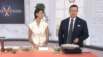 Haut Meshki Andina en beige naturel porté par Kristen Kish tel que vu dans Today le 4 mars 2026