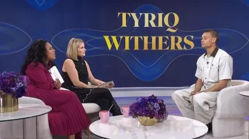 Sacai x Carhartt Pantalones de carpintero de lona en proceso usados por Tyriq Withers, visto en Today, el 5 de marzo de 2026