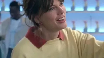 Sweat-shirt graphique chat, un chat Opalite Music porté par Taylor Swift dans Taylor Swift - Opalite (clip officiel)