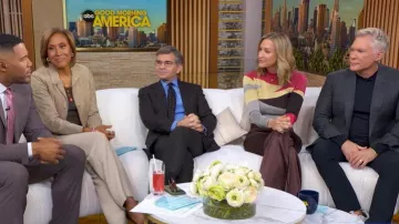 Jersey con estampado Philosophy di Lorenzo Serafini llevado por Lara Spencer visto en Good Morning America el 4 de marzo de 2026