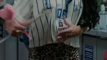 Camiseta de rayas que lleva Ceci (Gigi Zumbado) en el DMV