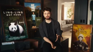 Faherty Slim Fit Unstructured Inlet Knit Stretch Blazer worn by Arthur Tobin (Daniel Radcliffe) as seen in The Fall and Rise of Reggie Dinkins (S01E01)