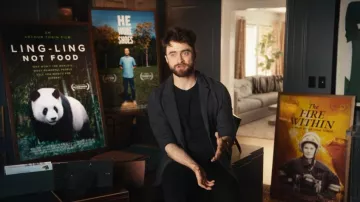 Faherty Inlet Knit Blazer worn by Arthur Tobin (Daniel Radcliffe) as seen in The Fall and Rise of Reggie Dinkins (S01E01)