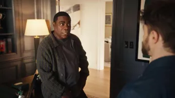 NN.07 Cárdigan de polo Darren Boucle masculino usado por Reggie Dinkins (Tracy Morgan) como se ve en La caída y el ascenso de Reggie Dinkins (S01E01)