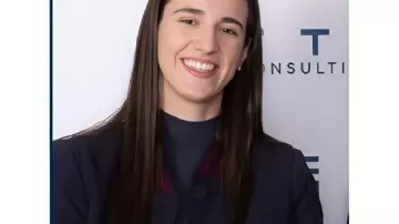 Caitlin Clark, consultora FTI Americana Varsity en Caitlin Clark ¡DEBUTA para EE. UU.! 17 PTS y 12 AST vs Senegal ????