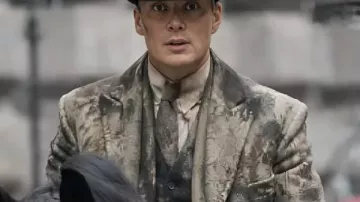 Peaky Blinders Immortal Man Tommy Shelby Manteau imprimé porté par Thomas 'Tommy' Shelby (Cillian Murphy) tel que vu dans Peaky Blinders : L’Homme Immortel