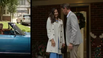 Abrigo cruzado de H&M llevado por Grace Colasanti (Felisha Terrell) como se ve en No es como eso (S01E07)