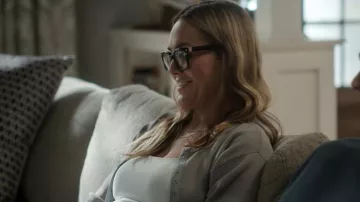 Aritzia Original Contour Pursue Bodysuit que lleva Lori (Erinn Hayes) como se ve en It's Not Like That (S01E07)