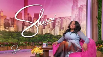 Pareja Sofiya Vestido Maxi de Manga Larga llevado por Sherri Shepherd visto en Sherri el 4 de marzo de 2026