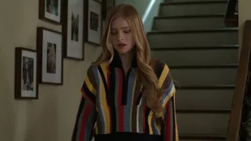 Jersey de rayas Hampton con media cremallera que lleva Flora (Leven Miranda) como se ve en It's Not Like That (S01E08)