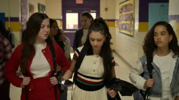 Vestido mini de punto de punto de Práctica diaria de Anthroplogie que lleva Dakota (Michaela Russell) como se ve en It's Not Like That (S01E08)