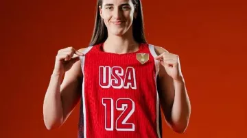 Camiseta de Caitlin Clark para el torneo de clasificación para la Copa del Mundo Femenina 2026 de Caitlin Clark en Caitlin Clark ¡DEBUTA con EE. UU.! 17 PTS y 12 AST vs Senegal ????