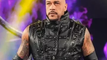 Abrigo de Damian Priest SmackDown 2026 en WWE SmackDown