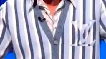 Cárdigan a rayas que lleva Ryan Gosling en ¡Hail Mary!: ¡Ryan Gosling juega el Final Jeopardy!