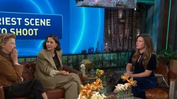 Vestido de terciopelo elástico Shoshanna Allegra llevado por Kelly Clarkson tal y como se vio en The Kelly Clarkson Show el 9 de marzo de 2026