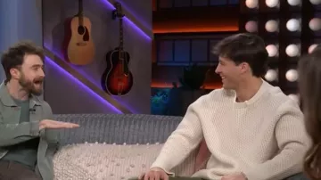 Jersey de cuello redondo Vince Macro-Waffle llevado por Rob Rausch, tal como se ve en The Kelly Clarkson Show el 10 de marzo de 2026
