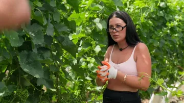Aritzia Golden Butter Assert Top usado por Ryleigh Gregory tal como se ve en Canada Shore (S01E08)