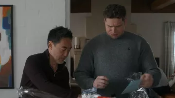 Pull Carhartt WIP Curtis porté par Evan Buckley (Oliver Stark) tel que vu dans 9-1-1 (S09E12)