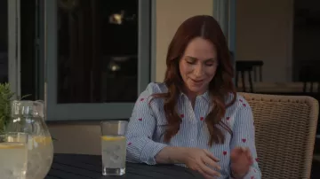 Chemise en cœur brodé Caslon portée par Maddie Buckley (Jennifer Love Hewitt) telle que vue dans 9-1-1 (S09E12)