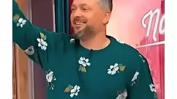 Nate Bargatze Sherri 2026 Jersey floral verde visto en Sherri
