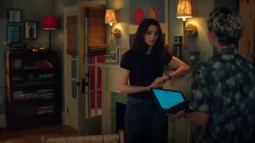 Vaqueros Levi's 501 Original Fit que lleva M (Rachel Weisz) tal como se ve en Vladimir (S01E05)